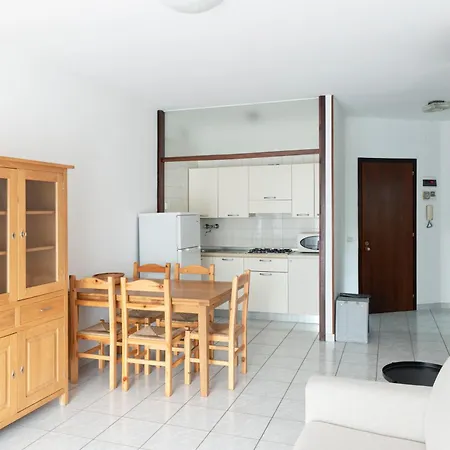 93 - Bilocale Vista Mare Con Terrazzo E Parking Coperto Apartmán *
