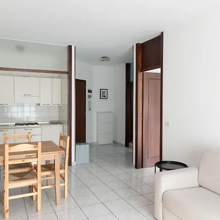 93 - Bilocale Vista Mare Con Terrazzo E Parking Coperto Lignano Sabbiadoro
